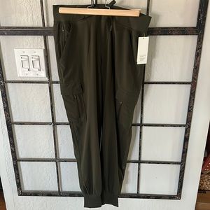 Women’s joggers size small. NWT. Olive green